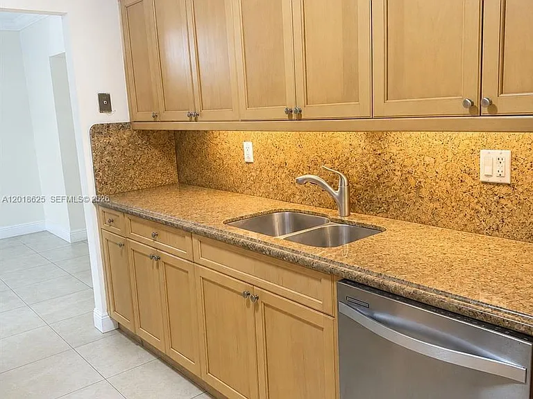 765 W 70th Pl — Photo 4