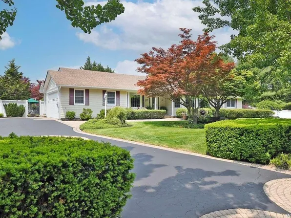 1 Wintergreen Drive W, Melville, NY 11747