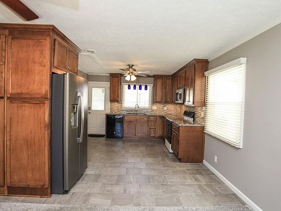 5th image of 1202 Greenlawn Dr