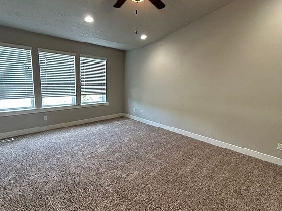 4th image of 2309 W Cresthaven Ln