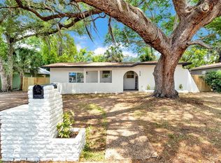 429 E Oakwood St, Tarpon Springs, FL 34689
