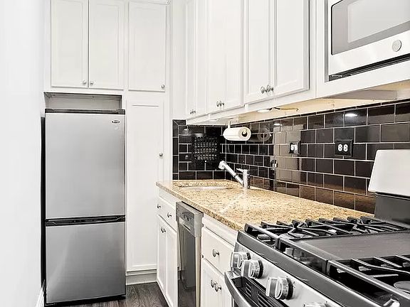 4th image of 211 E 18th St APT 2F