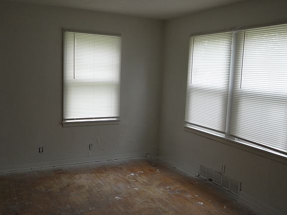 4th image of 832 Soper Ave