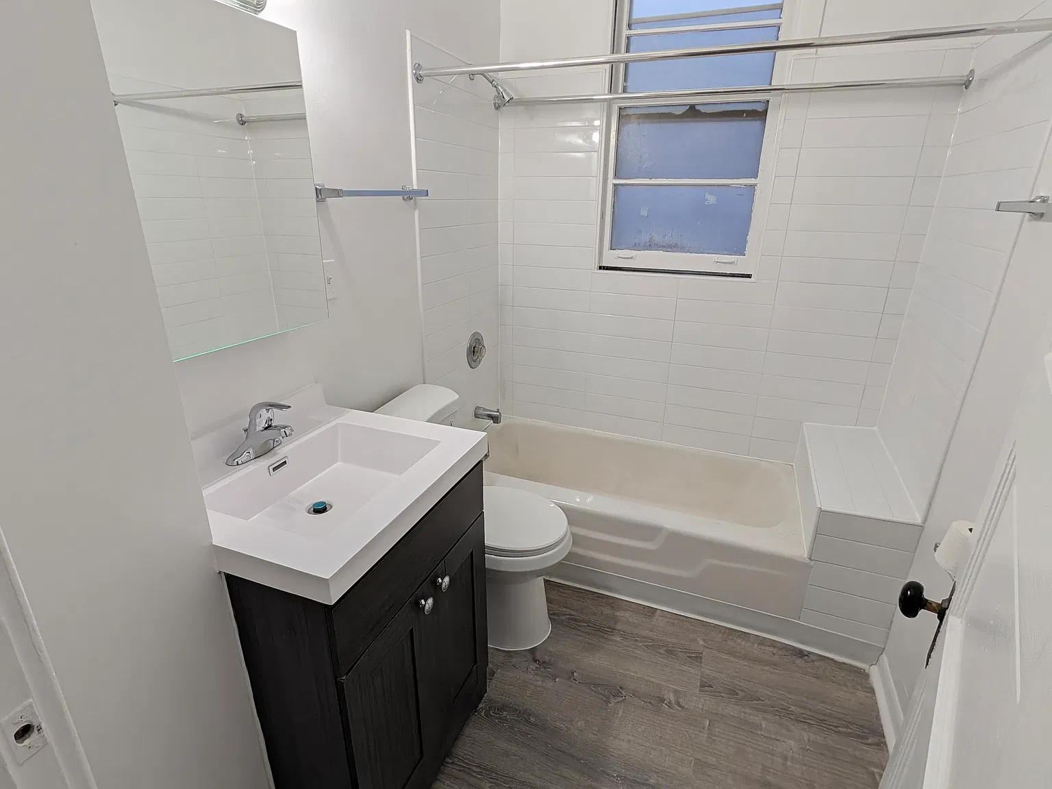 3 bed, 1000 sqft, $2,300 — Photo 4