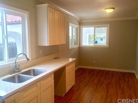 5th image of 15359 Wyandotte St