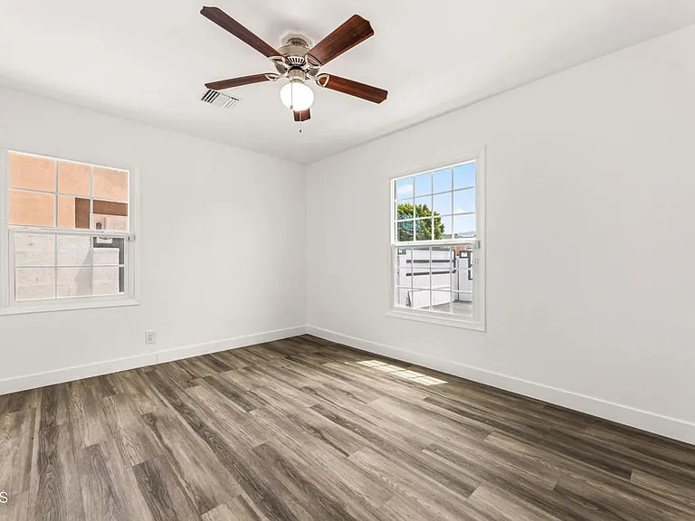 7637 Radford Ave — Photo 6