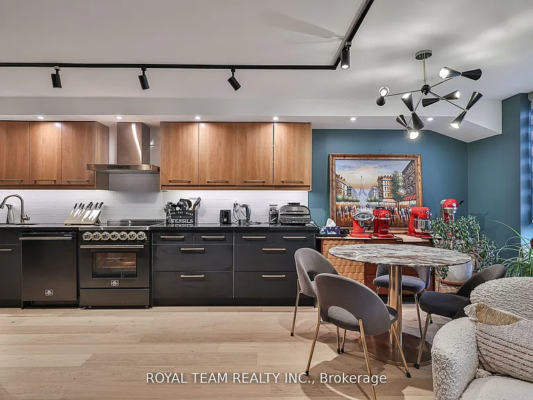 211 N Saint Patrick St S #Penthouse C-10 — Photo 20