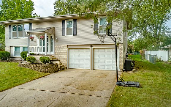 3rd image of 133 Oakwood Dr