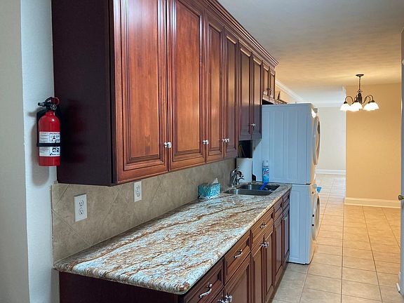 5th image of 831 Cadiz St #B2