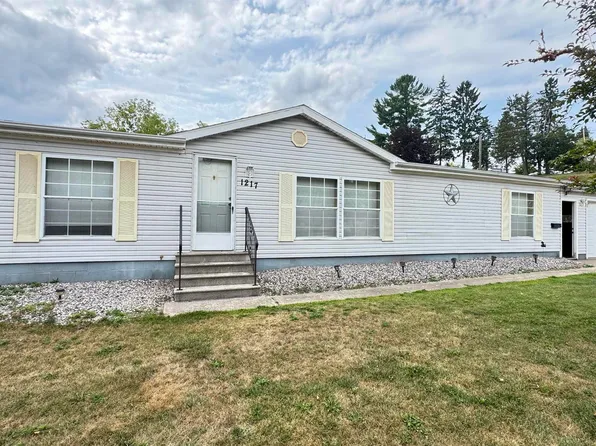 1217 Bluff St, Norway, MI 49870