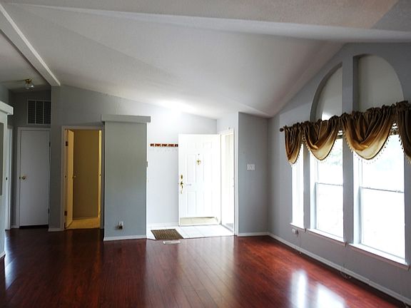 3rd image of 931 180th Ave NE