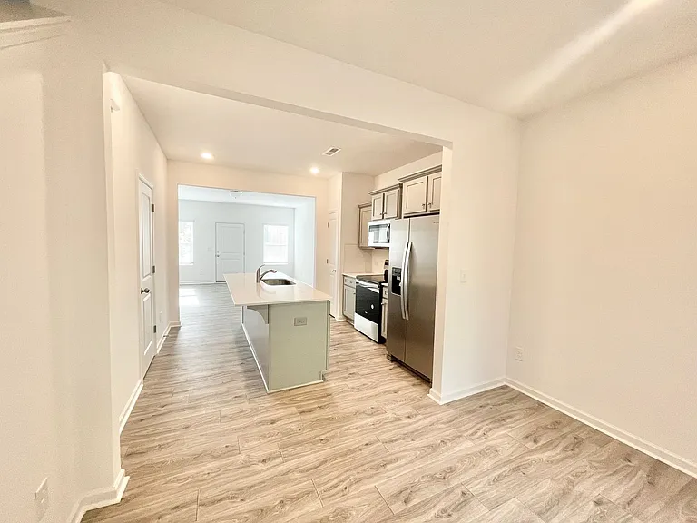 1351 Darlington Dr — Photo 3