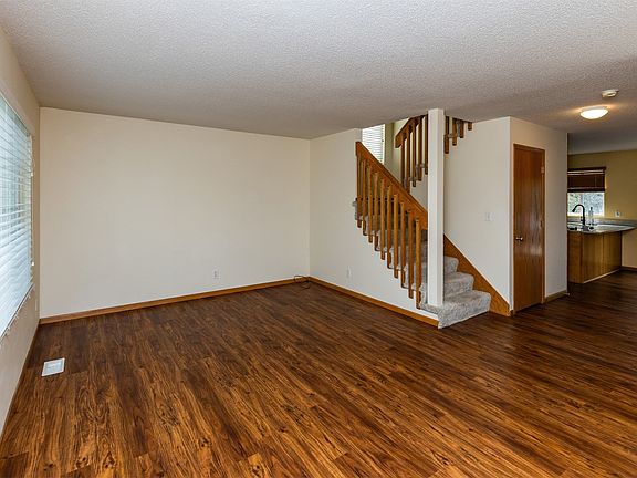 3rd image of 2918 SW Glenbrooke Blvd