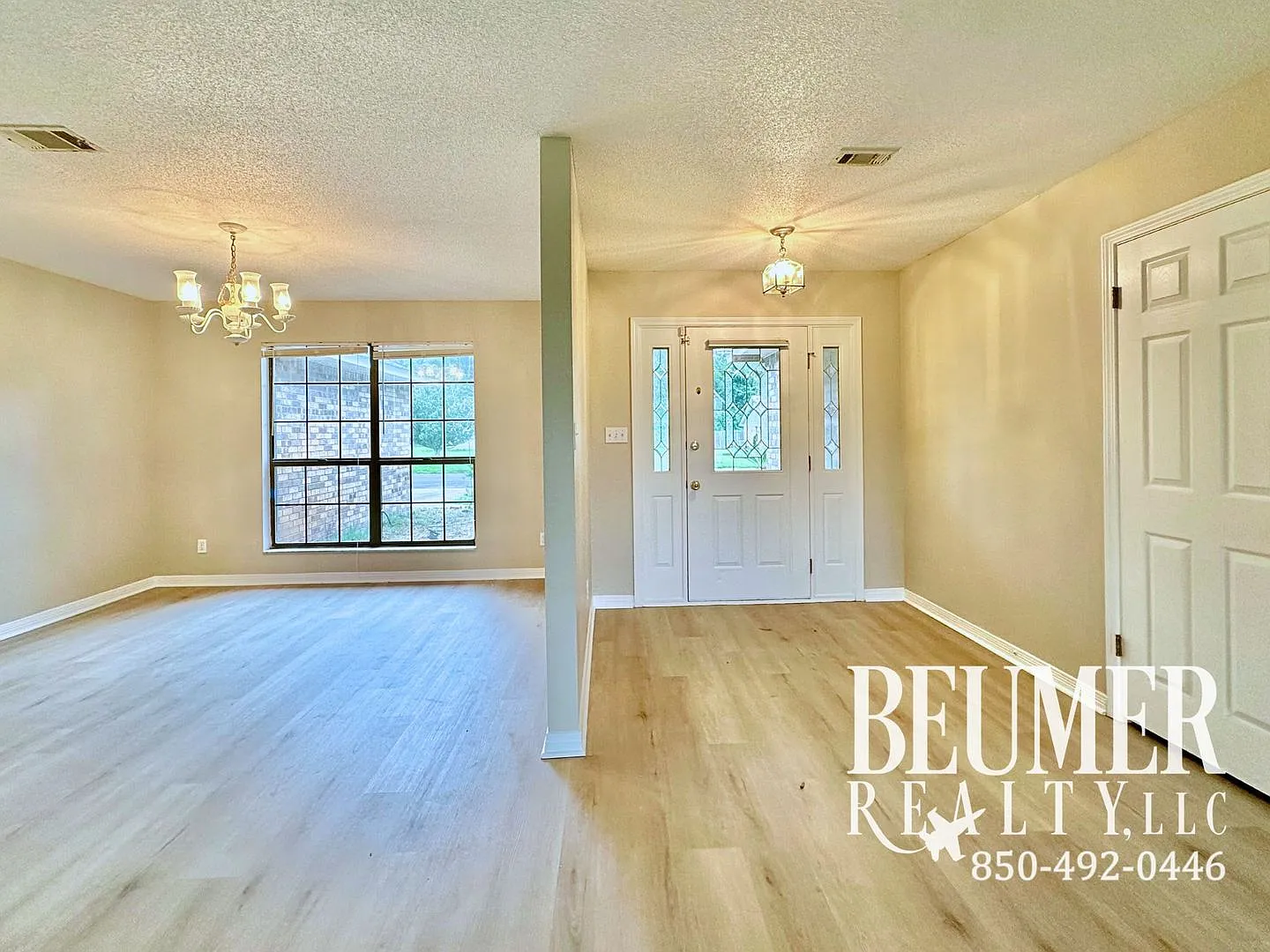 Expansive Home 4BR/3BA Home For Rent — Photo 2
