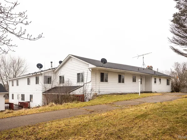 1095 Hummer Lake Rd, Oxford, MI 48371