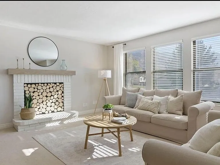 5655 Village Way — Photo 2