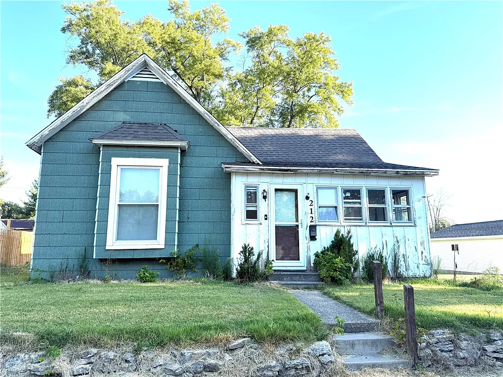 212 Park Pl photo 1