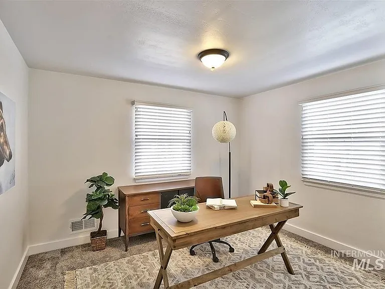 2316 W Kootenai St — Photo 5