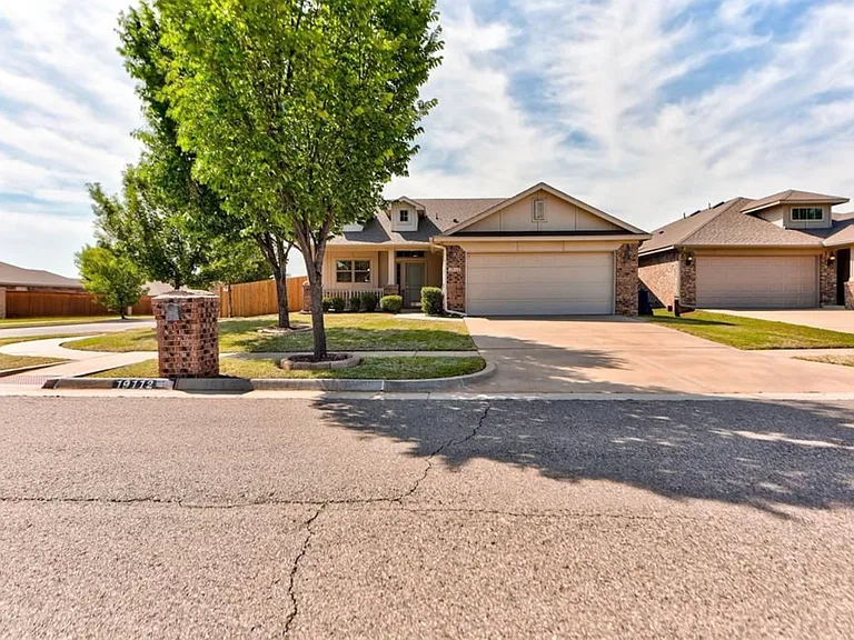 19112 Hecho Dr — Photo 3