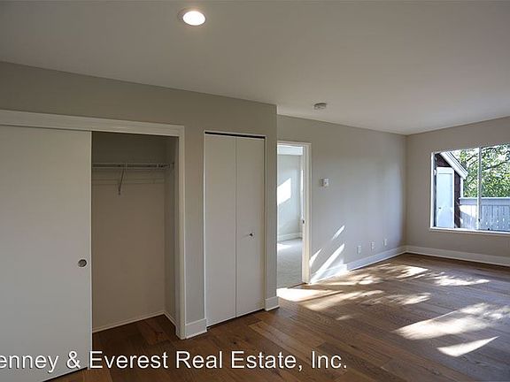 4th image of 18 Bayside Ct