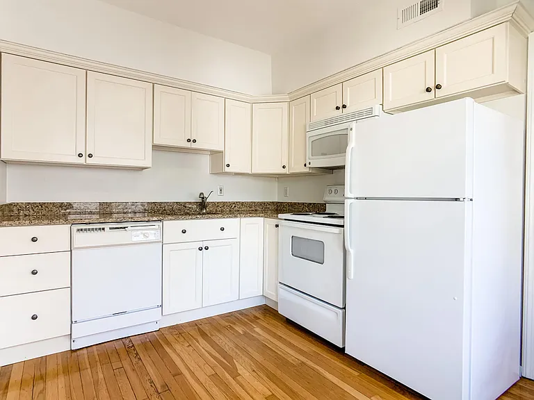 522 E 8th St #2A — Photo 1