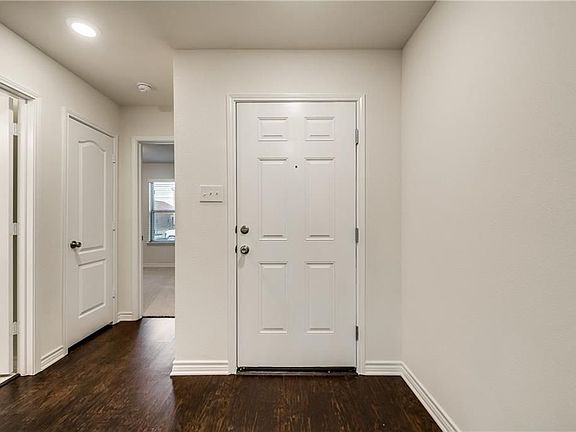 4th image of 2621 Wesley Ave