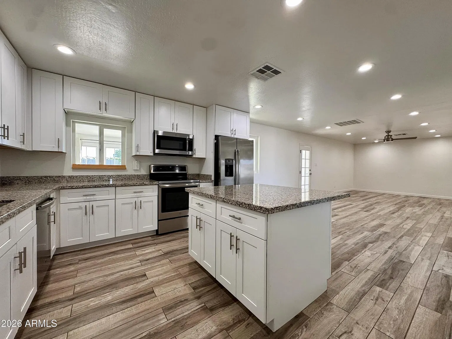 3 bed, 2.0 bath, 1867 sqft, $3,399 — Photo 3