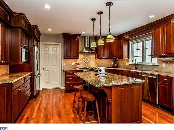 4th image of 35 Eastgate Dr