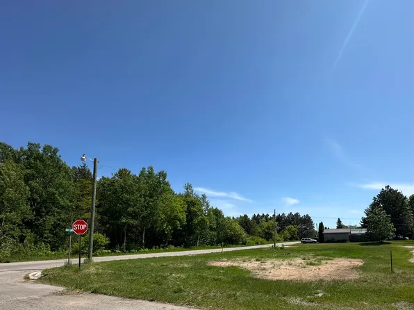 530 E Avenue A, Newberry, MI 49868