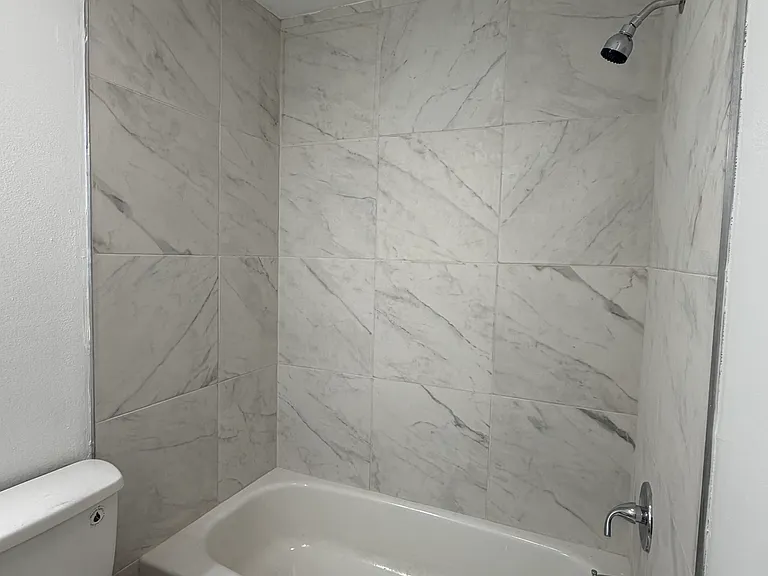 638 NE 15th Ct — Photo 11
