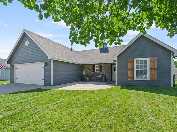 2nd image of 2212 E Willow Pointe Cir