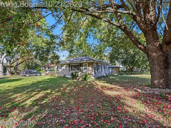 3460 Watkins Lake Rd, Waterford, MI 48328