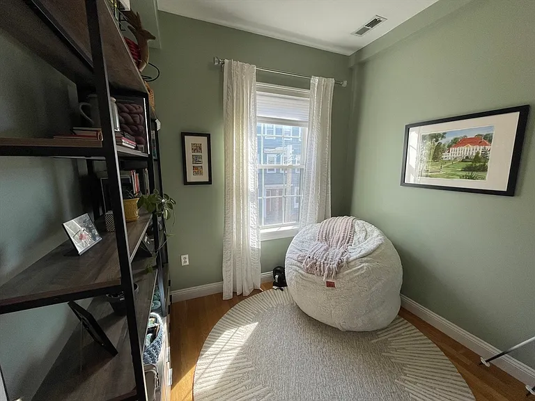 302 W 3rd St #2 — Photo 13