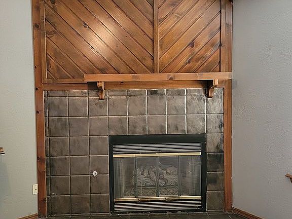 2nd image of 4621 N Evergreen St
