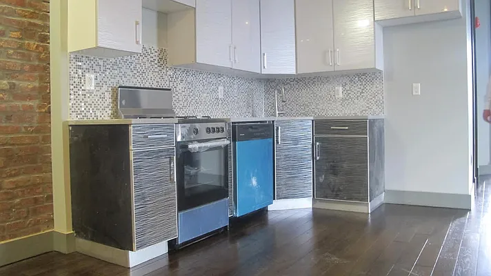 Rented by P Management | media 30