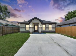 516 Bolster St, Baytown, TX 77520