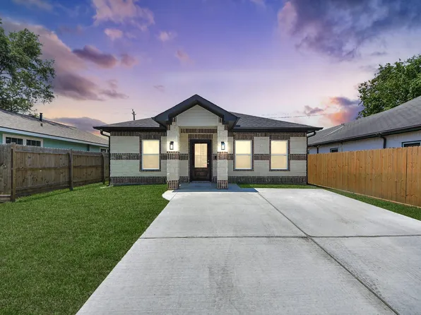 516 Bolster St, Baytown, TX 77520