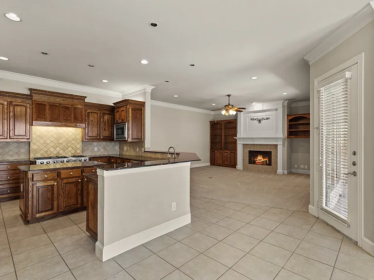 3240 Forestbrook Dr — Photo 7