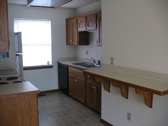 2nd image of 4809 Woodward St