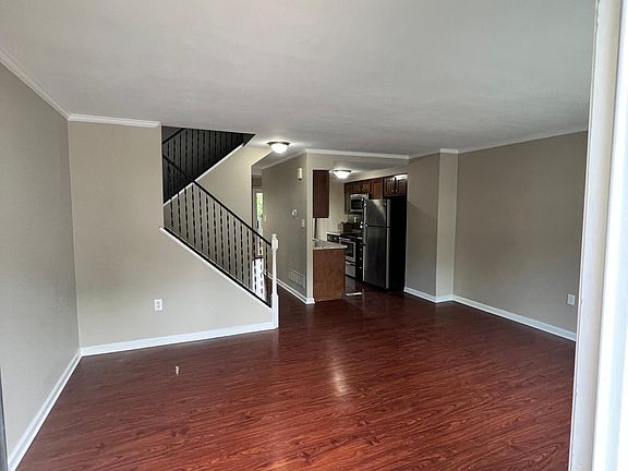 3rd image of 40 Gilbert Ct