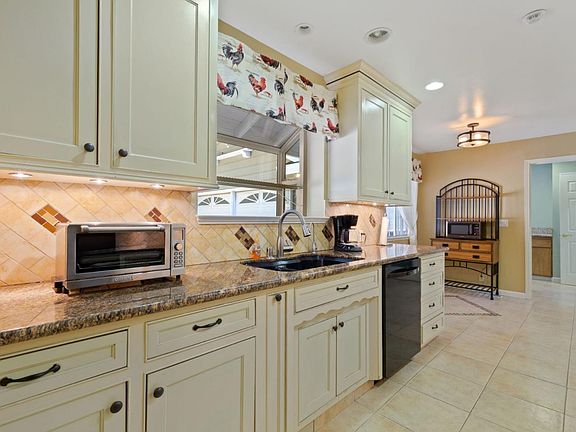 5th image of 130 Dakenbrook Dr