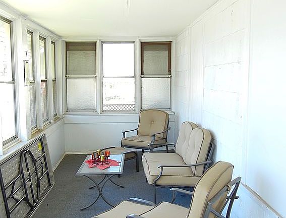 5th image of 211 Simpson Ave