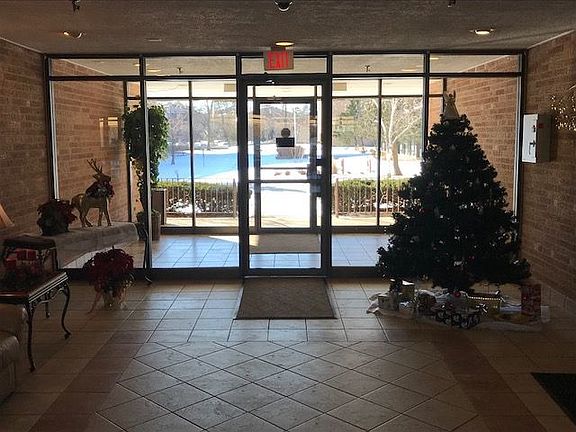 4th image of 1717 W Crystal Ln Unit 706