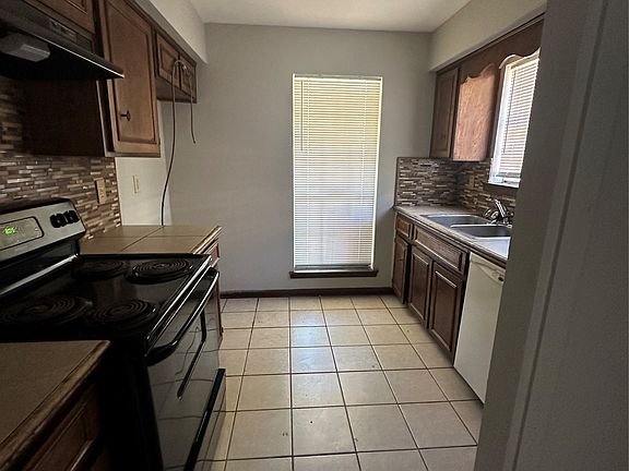4th image of 2609 Sheffield Ct