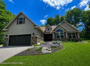 293 Wolf Hollow Rd, Lake Harmony, PA 18624