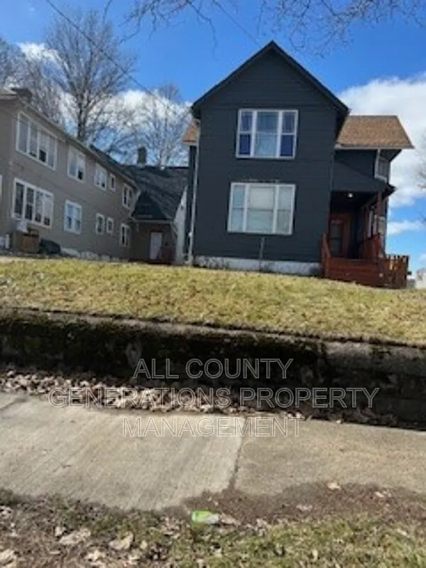 2 bed, 1.0 bath, $850 — Photo 1