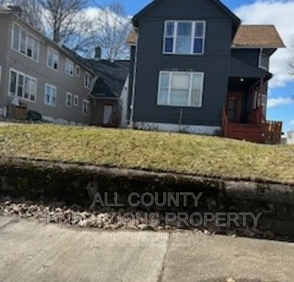 778 Yale St — Photo 1