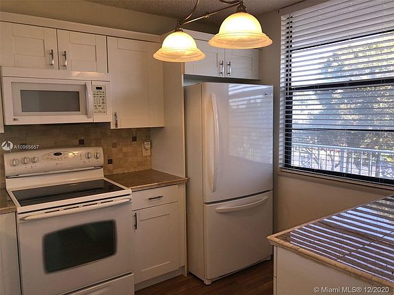 4th image of 1526 Whitehall Dr APT 301