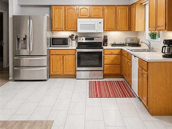 5th image of 147 7th St