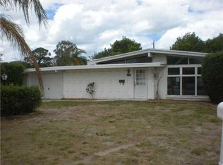 6420 Columbia Dr, Bradenton, FL 34207